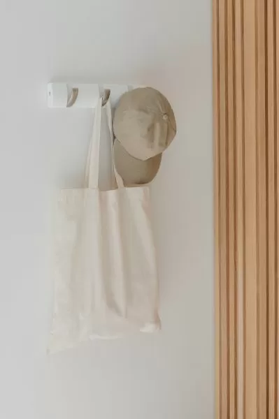 евтина дървена закачалка за стена