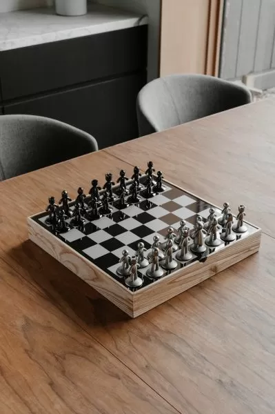 UMBRA BUDDY CHESS SET NATURAL