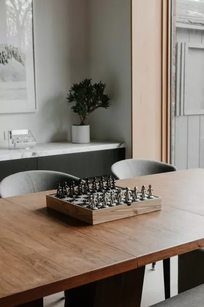 UMBRA BUDDY CHESS SET NATURAL