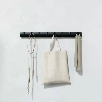 черна стенна закачалка