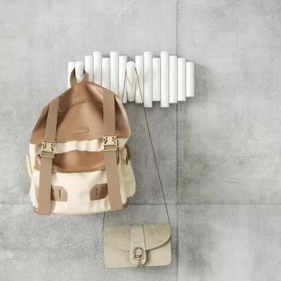 бяла стенна закачалка