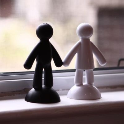 UMBRA BUDDY Комплект за сол и пипер със магнит, бял / черен