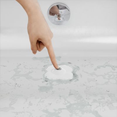 UMBRA BLOOM Комбинирана тапа и уловител за коса за вана и душ, бял