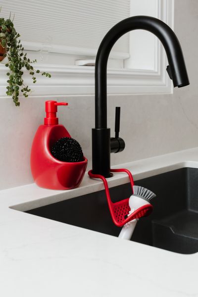 UMBRA JOEY PUMP/SCRUBBY RED