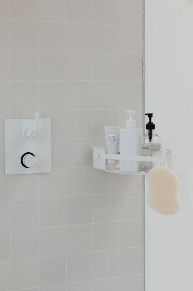 UMBRA FLEX GEL-LOCK CORNER BIN WHITE
