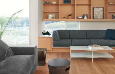 UMBRA WOODROW STORAGE STOOL Табуретка с ракла, орех